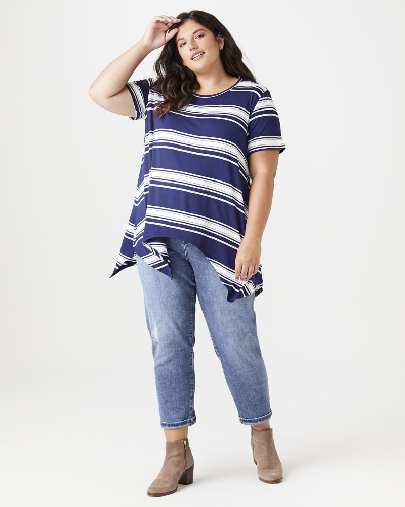 Plus size model with hourglass body shape wearing Maliah Sharkbite Tee by Peace and Pearls | Dia&Co | dia_product_style_image_id:141399